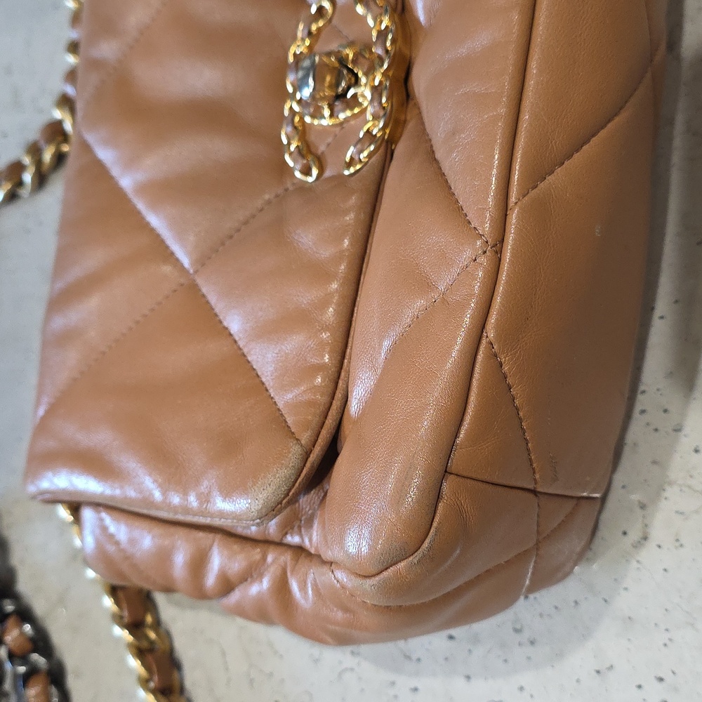 CHANEL 19 Medium Tan Quilted Leather Bag - Picture 3 of 11